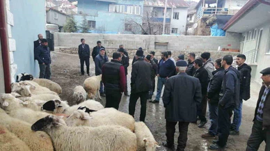 Köylülerden Duygulandıran Bağış