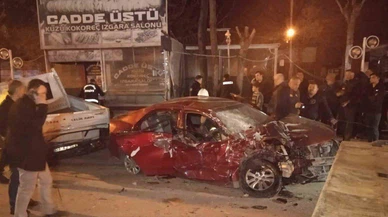 16 Yaşındaki Sürücü Park Halindeki İki Araca Çarptı