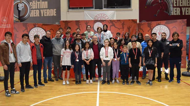 Afyonkarahisar’da Badminton Turnuvası Tamamlandı
