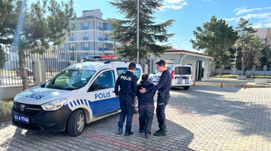 İbadethane ve Mezarlara Zarar Veren Şahıs Polis  Tarafından Yakalandı