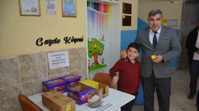 Minikler Depremzedeler İçin Kantinde Ürün Sattı