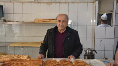 Sandıklı’nın Haşhaşlı Tahinli Pidesi Yoğun İlgi Görüyor