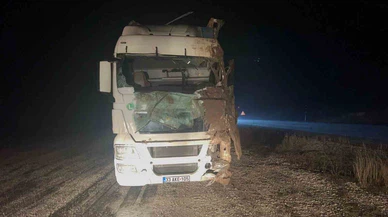 Şarampole Devrilen Tırda 2 Kişi Yaralandı