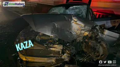 İKİ OTOMOBİLİN HURDAYA DÖNDÜĞÜ KAZADA 3 KİŞİ AĞIR YARALANDI