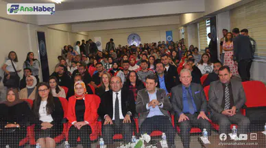 ÜNİVERSİTE ÖĞRENCİLERİNE ORYANTASYON EĞİTİMİ