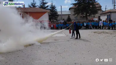 AFAD’DAN İLKOKUL ÖĞRENCİLERİNE YÖNELİK DEPREM VE YANGIN TATBİKATI