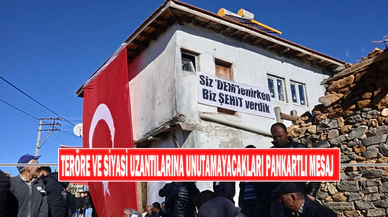 Şehit Cenazesinin Defnedileceği Köydeki Bir Evin Duvarına "Siz Dem'lenirken Biz Şehit Verdik" Yazılı Pankart Astılar
