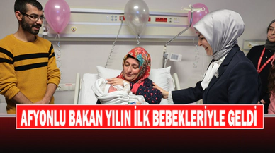 Afyonlu Bakan Yılın İlk Bebekleriyle Geldi