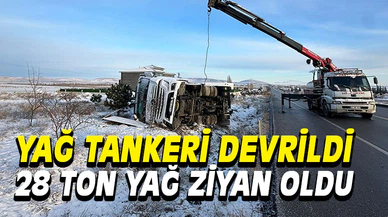 Afyonkarahisar'da yağ tankeri devrildi