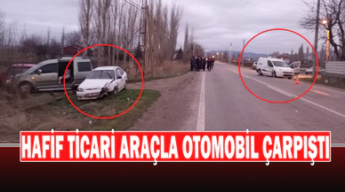 Hafif Ticari Araçla Otomobil Çarpıştı, 2 Kişi Yaralandı