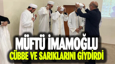 Afyonkarahisar’da göreve yeni başlayan müftülük personeli sarık ve cübbesini giydi