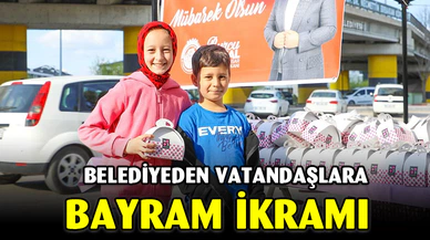 Belediye Kabir Ziyaretinde Bulunan Vatandaşlara İkramda Bulundu