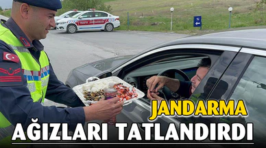 Jandarma sürücüleri lokum ve çikolata ile durdurdu