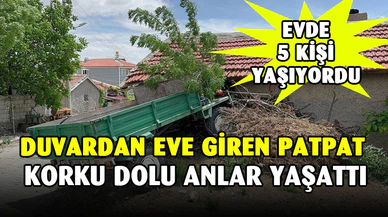 Kontrolden çıkan patpat evin oturma odasından içeri girdi