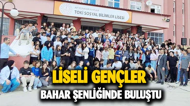 Liseli gençler bahar şenliğinde buluştu