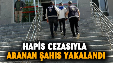 2 yıl 6 ay hapis cezası ile aranan şahsı polis yakaladı