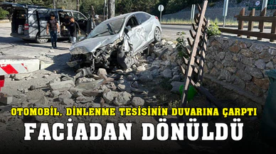 Otomobil dinlenme tesisinin bahçe duvarına çarptı, 2 kişi yaralandı