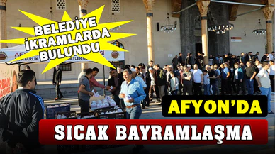 Afyonkarahisar Paşa Camii'nde Sıcak Bayramlaşma