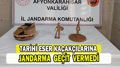 Jandarma takibe aldığı araçta tarihi eser ele geçirdi   