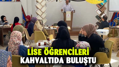 Lise öğrencileri kahvaltıda buluştu