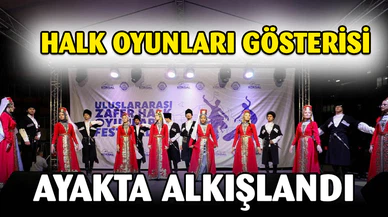 Halk oyunları gösterisi ayakta alkışlandı
