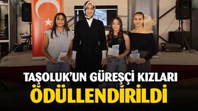 Taşoluk'un Güreşçi Kızları Ödüllendirildi