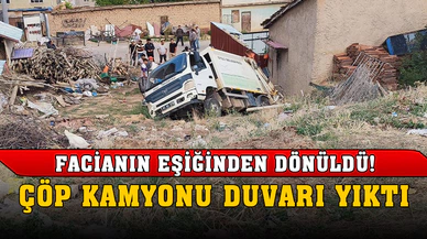Kontrolden çıkan çöp kamyonu bahçeye devrildi