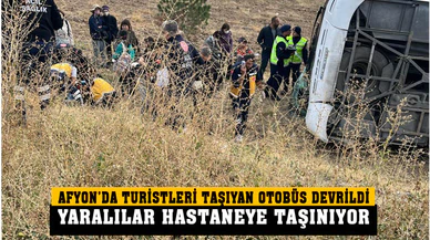 Afyonkarahisar'da turistleri taşıyan otobüs devrildi