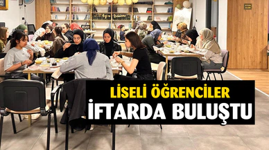 Afyonkarahisar'da liseli kız öğrenciler iftarda buluştu