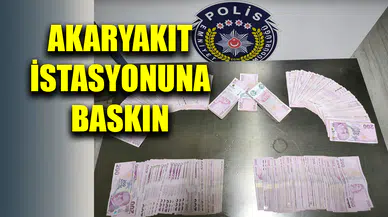 Akaryakıt istasyonunda horoz dövüşü