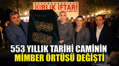 Afyon'da 553 yıllık caminin mimber örtüsü değişti