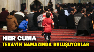 Bolvadin'de Öğrenciler ve Aileleri Her Cuma Teravih Namazında Buluşuyor