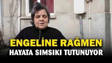 Görme engeline rağmen tek başına yaşayıp hayata dört elle sarılan kadın azmiyle taktir topluyor