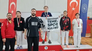 Afyonkarahisar’ın Genç Taekwondo Sporcuları Nuray Can ve Havva Nisa Sarı’dan Gümüş Madalya