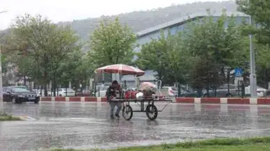 Afyon sağanak yağışa uyandı! Yağmur devam edecek mi?
