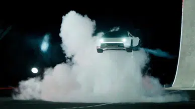 Tesla’nın Uçan Arabası Sosyal Medyayı Salladı! Havada Takla Atan Roadster Gündem Oldu
