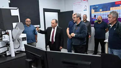 AKÜ’de araştırma altyapısı güçlendi: 2 milyon kat büyütme yapabilen FE-SEM hizmette