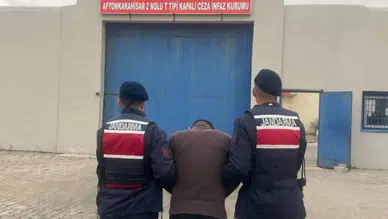 Afyonkarahisar’da Jandarma Operasyonları Sıklaştı: 49 Aranan Şahıs Yakalandı, 13’ü Tutuklandı