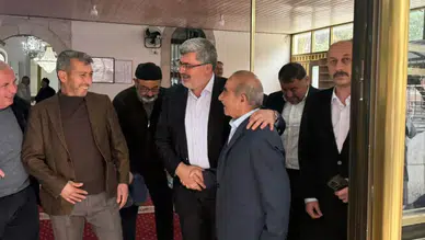 Milletvekili Özkaya Dinar’da cuma namazı sonrası vatandaşlarla görüştü
