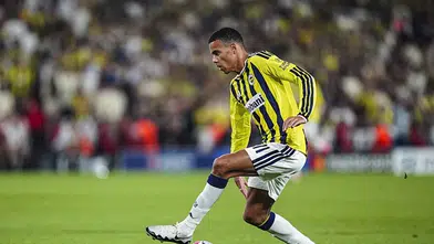 Fenerbahçe maçında kural tartışması! Greenwood kırmızı gördü, maç 11’e 11 devam etti