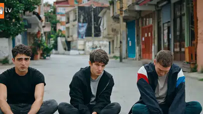 Altı Üstü İstanbul bu akşam var mı, yeni bölüm ne zaman? Emir ve Uzay öldü mü? 16. bölümde büyük ters köşe!