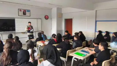 Afyon’da jandarmadan dijital güvenlik seferberliği: 771 kişiye eğitim verildi