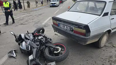 Afyon'da feci kaza: Otomobille çarpışan motosiklet sürücüsü yaralandı