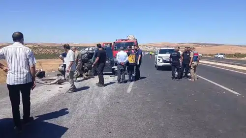 Manisa’da katliam gibi kaza! Otomobil TIR’ın altına girdi, baba ve 3 çocuğu öldü