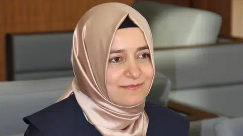 Fatma Betül Sayan Kaya kimdir, kaç yaşında, nereli? AK Parti görevlerinden neden ayrıldı?