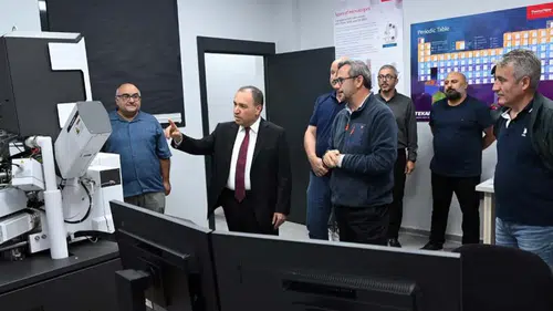AKÜ’de araştırma altyapısı güçlendi: 2 milyon kat büyütme yapabilen FE-SEM hizmette