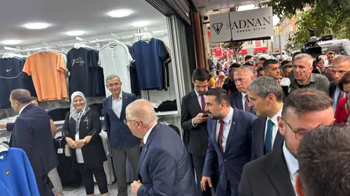 Bakan Yaşar Güler Afyon Sokaklarında! Esnaftan Yoğun İlgi!
