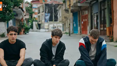 Altı Üstü İstanbul bu akşam var mı, yeni bölüm ne zaman? Emir ve Uzay öldü mü? 16. bölümde büyük ters köşe!