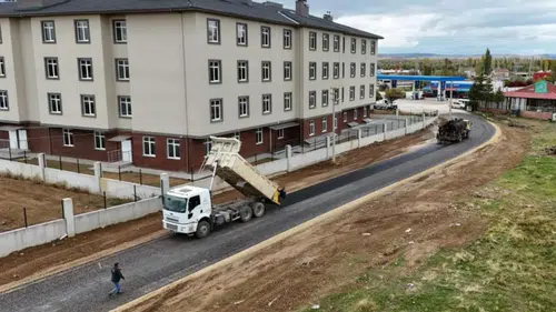 Bolvadin’de huzurevine ulaşım kolaylaşıyor: 300 metrelik yol yenilendi