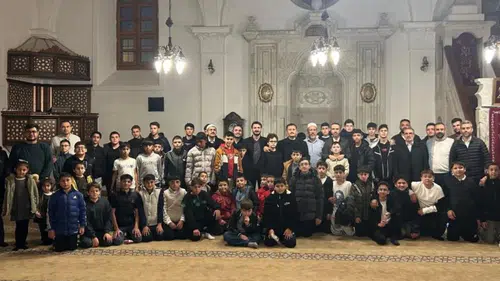Bolvadin’de değerler eğitimi için anlamlı program: Öğrenciler camide buluştu